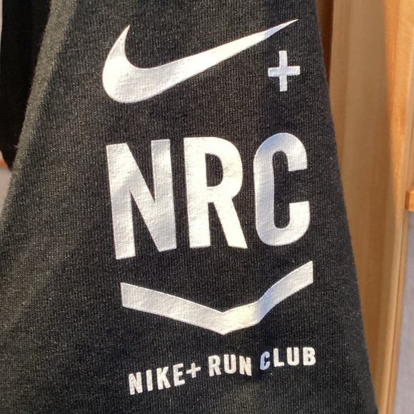 The Nike Tee LA Nike + Run Club Dri-Fit Tee Men's Size Medium - Picture 4 of 6